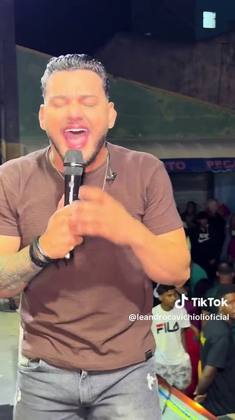 Arrocha: O Show Incrível do Cantor de Arrocha