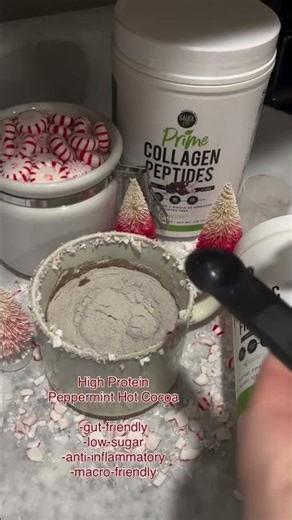High protein peppermint hot cocoa 🎄☕️