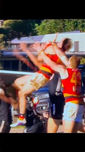 Luke Pedlar up here taking hangers in the SANFL 😮‍💨 #afl #adelaidecrows #lukepedlar