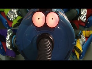 Noonoo tidies up the blanket !