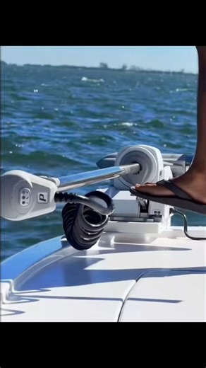 Save your back and pop your MOVE PV up into hand. Power-Pole Total Boat Control #PowerPoleMOVE #trollingmotor | AnglersChannel.com