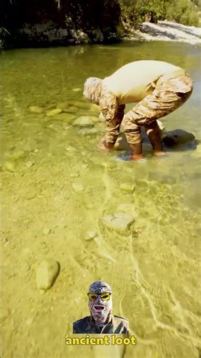 Underwater Mystery: The Weird Thing I Just Found! #metaldetecting #treasurehunt #shortvideo #shorts