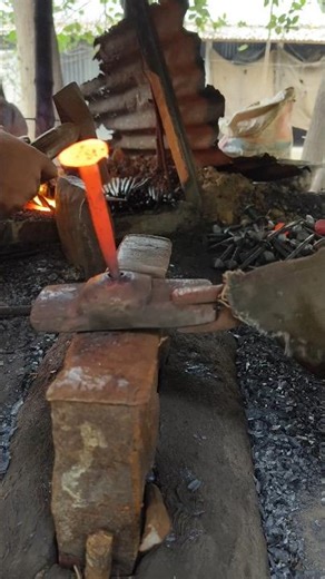 Blacksmiths have been making nails from iron like this since ancient times #blacksmith #shorts #life