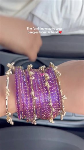 Viral kasmiri Chura available in different colors grab your or mention your man to get these beautiful chura before sold out😊❤️ To order Simply DM💌 #chura #kasmiri #nepal #smallbusiness #Sayaelegance