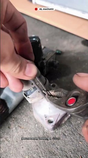 safe way to remove hose clamp #tricks #mechanic #tipsotomotif #remove