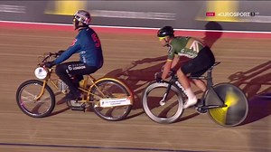 Cool, calm, collected and clipped in... Mark Cavendish demonstrated supreme skills last night at the Six Day Cycling in London last night. Thanks to Eurosport for the video. | Global Cycling Network