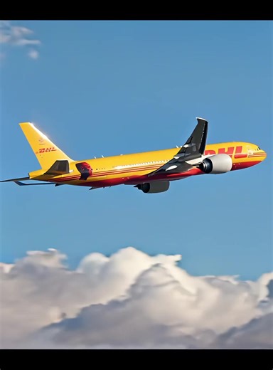 Boeing 777F DHL/ AeroLogic mit Roobie Williams Speziallivery offizieller Partner für seine Tour damals 2019 mittlerweile ist die Maschine 6 Jahre alt und fliegt allerdings unter normaler Lackierung! #plane #dhl #b777 #aerologic #cargo @MaddinTV - Planespotting @777_flo19891 @Muckbuck Aviation @Sash83 @Claudi T. @marco_triple7 @✈︎☆°•~Delphine~•°☆✈︎ @Vale grimm Aviaton✝️✈️ @AnnaA380 @Aviation Vibes Germany