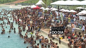 Calor atrai milhares de pessoas para piscina do Parque Radical de Deodoro, no Rio