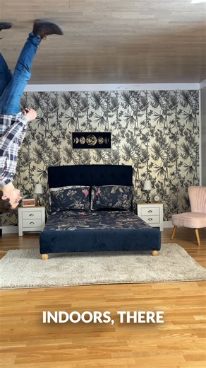 Need a new profile pic? Step into Upside Down House and give your feed a serious glow up! 📸✨ Every room is built for fun, creativity and jaw-dropping photos. Whether you’re coming with friends, family or just want killer content for your socials, you’ll walk out with shots that look straight out of a movie. 📸 Bold, colourful rooms designed for epic photos 🎥 Perfect for TikToks, Reels and surreal video moments😄 Staff on hand to help you capture the best angles 🏠 A playful space for all ages…