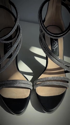 Strălucire creată special pentru tine! ✨ Descoperă perfecțiunea sandalelor lucrate manual, unde confortul întâlnește luxul cristalelor. #viral #fyp #handmade #goviral #pantofi