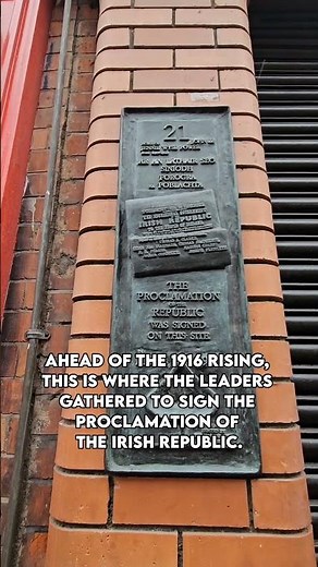 Plaques like this are all over the city, but they're easy to miss! 👀 #ireland #dublin #irishhistory