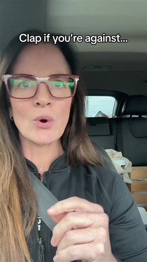 👏👏👏 Read AB third. Throne of glass first. The end. 🤩 #booktok #throneofglass #sjm #romantasy #readersoftiktok DISCLAIMER: OK, don’t come for me. Truly, it’s good either way. I just like to bait the rage with this one.