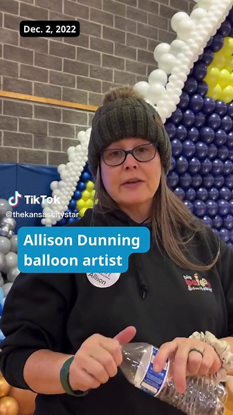 Balloon artists from all over the world have gathered in KC for the Big Balloon Build. Check it out at the Gregg/Klice Community Center from Friday-Sunday. 🎈🎈🎈 #balloons #balloonart #kansascity #holidays