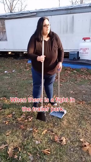 Hilarious Trailer Park Fight Caught on Camera