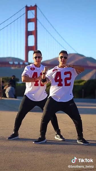 Bailando en todo el Mundo - Bailes Virales Gemelos Remix