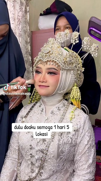 #makeupgarduation #makeupwisud #muahitscirebon #walimahsyaricirebon #makeuptanpacukuralis #davinamakeup #makeupsyaricirebon #makeuptanpabulumatapalsu