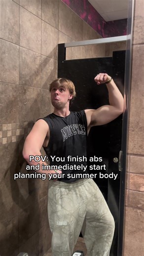 One ab workout = beach ready 😭#gymhumor #gymcomedy #funny #comedy #abs