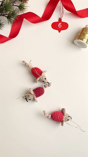 If you love cute handmade Christmas decorations, then these Mistletoe Mice might be just the thing for you 🐭 Find the #freepattern to crochet these sweet, little mice on our site: https://www.garnstudio.com/pattern.php?id=11654&cid=19 #dropsdesign #dropsfan #freepatterns #freepattern #dropschristmas #christmasdiy #crochet | Garnstudio DROPS design