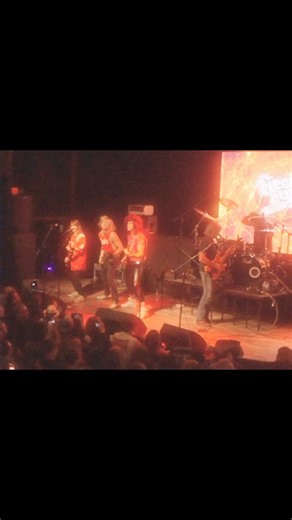 Look at this old VHS footage of us just jammin! 📼 #dokken #georgelynch #vhs #80s #1980s