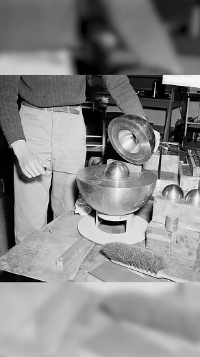 Şeytan Çekirdeği (Demon Core) 😈💥 Kaynaklar: https://en.wikipedia.org/wiki/Demon_core - https://www.sciencealert.com/the-chilling-story-of-the-demon-core-and-the-scientists-who-became-its-victims-plutonium-bomb-radiation-wwii