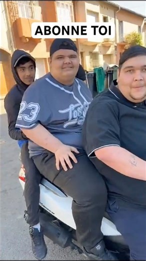 À 3 sur le scoot 🤣 #nasdas