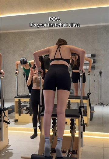 POV: It’s your first chair class and you’re trying to act normal while questioning every life choice that led you here 😂 But honestly… 10/10, would shake uncontrollably again 💅🏻🔥 #pilates #pilateschair
