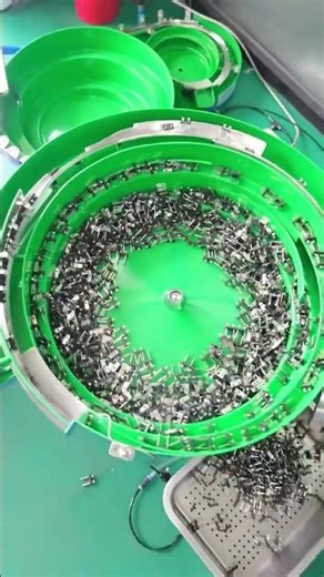 Auto sorting machine for small parts