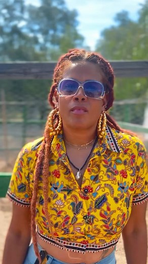 Kelis on Instagram: "Back to Eden farming also known as no till or regenerative farming is the future. So simple it’s actually easier , but this is one of the ways small farmers are helping regenerate generations of depleted farm land . We need good dirt so back to basics is the only way to be truly sustainable. This is what it really means. #supportblackfarmers #support #teach #regenerativefarming #kisstheground #gooddirt #healthylifestyle ."