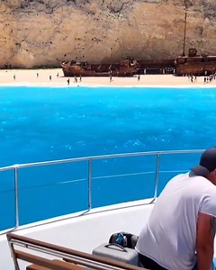 The beaches in Greece look like paradise 😍🏖 🎥 Thiago.lopez | UNILAD Adventure