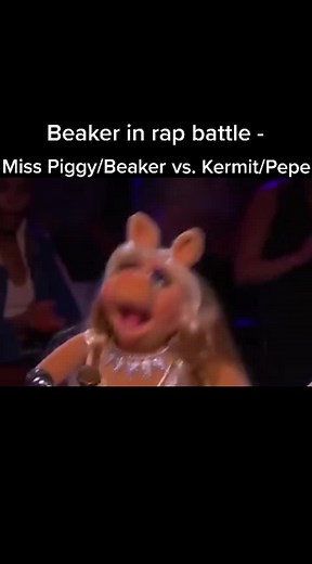 Beaker Rap Battles Miss Piggy, Kermit, and Pepe on Drop The Mic