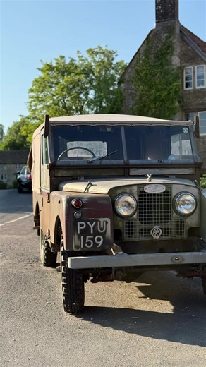 A quick tour of this superb 1955 Land Rover Series 1, one of Britain’s most important and influential cars #carspotting #landrover #classiccar #cartok #1950s