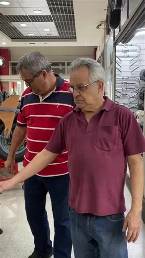 Harley-Davidson 1946 civil sendo transformada em uma réplica militar de combate ! | Sylvestre M. Paschoal