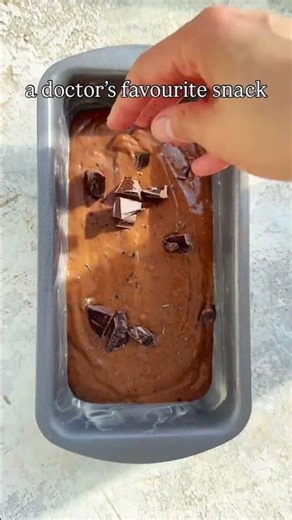 With my last date cake recipe going viral, I just had to try the chocolate version🤤