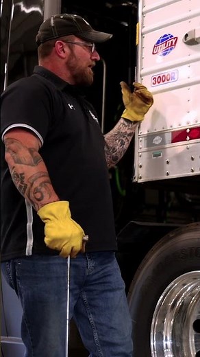 How to manually release an automatic 5th wheel! #truckingtips #heyltrucklines #shorts