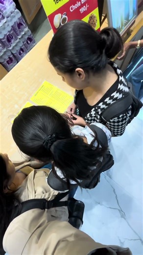 Just vibing a day with my ear buds!! | #corporatelife #vlogs #elpromallpune #girls #food