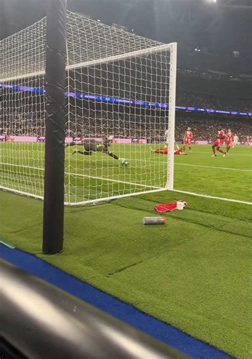 Manuel Neuer's AMAZING SAVE | Closest camera angle | Real Madrid 1-2 Bayern | Champions League