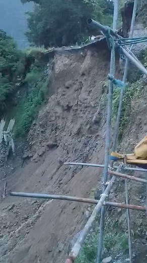 KENNON ROAD ADVISORY As of 7:00 AM, September 7, 2024 Kennon Road Camp 2, Tuba, Benguet is not passable to all types of vehicles. The road foundation has been compromised due to increasing water levels from the Bued River, aggravated by recent heavy rains. Motorists are advised to take the alternate route via Marcos Highway for safety. Authorities are monitoring the situation closely, and updates will be provided as necessary. | Baguio Herald Express