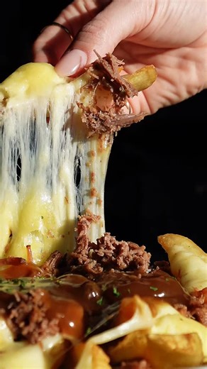 Comfort food? Say less. POT ROAST POUTINE. 🤭 Dipper-fries, cheese curds, and shredded pot roast — Smothered in brown gravy. Come hungry, Spokane. #foodies #spokane #sundayfunday | The Screaming Yak