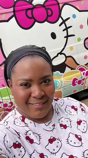 Had an amazing day with my family enjoying the hello kitty cafe van!!!#hellokittycafetruck #hellokittylover #fypシ゚viral #fyp #2024cincinnati