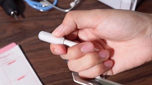 Zonon 1 Pcs X-Ray Apron Hanger 15 x 2 Inch White Coated Apron Rack for X-Ray Radiation, Stainless Steel, Wall Mount