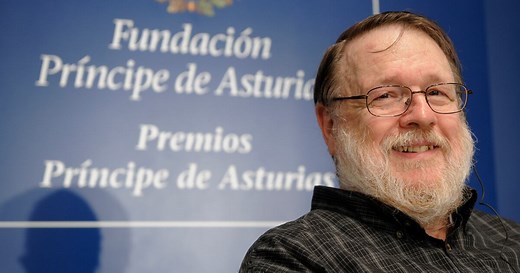 Se cumplen 50 años del primer correo electrónico: la historia del formato que revolucionó la manera de comunicarse - La Tercera