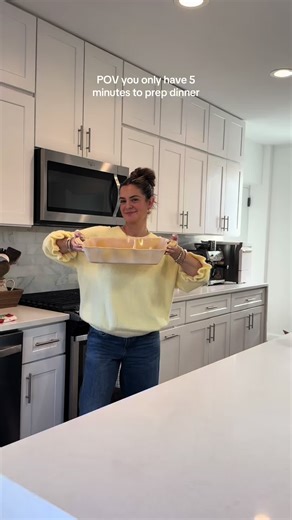 viral for a reason 🙌🏻 I’ve been seeing dump and bake ramen everywhere, so I had to try it with my own lil twist 🫑🌽🥕 I think @Caillin Cooks | Food & Recipes was the original creator of this recipe 🤭 1. Preheat oven to 400 degrees. In a baking dish, whisk together coconut milk, 1 cup Thai red curry sauce, 2 tbs peanut butter, 1 tbs minced garlic, 2 tbs soy sauce, 1 tbs sesame oil, and 1 cup chicken broth until smooth. 2. Add sliced bell pepper, baby corn, shredded carrot, and chicken (option