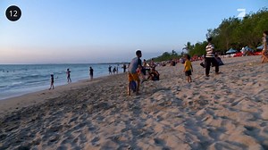 15K views · 114 reactions | Im Inselstaat #Indonesien  gibt es so einige #Lifehacks, die dort zum Alltag gehören, für uns allerdings eher ungewöhnlich wirken. 粒 #Galileo zeigt 5 Dinge, die im indonesischen #Alltag unverzichtbar sind.  | Galileo | Facebook