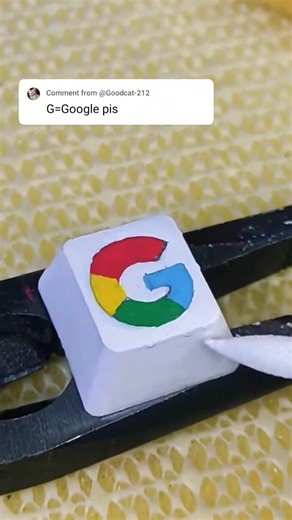 Drawing G for Google but on the custom keyboard! ‪@Google‬ #keycaps #drawing #keyboard