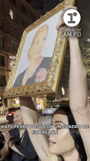 8.4K views · 337 reactions | KATY PERRY POSÓ CON UN CUADRO DE EVA...