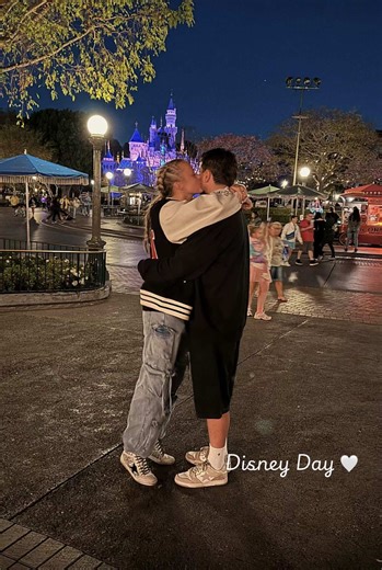 Doing Disney, Making Memories 🤍 @Joelle Siwa @Chris Hughes #jojosiwa #chrishughes #itsjojosiwa #disney #famliytime