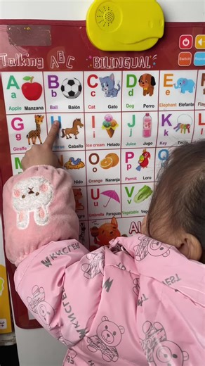 Touch, listen, learn! This bilingual conversation poster is every little one’s favorite! #LanguageLearning #learnenglish #educational #bilingualkids #kidstoys