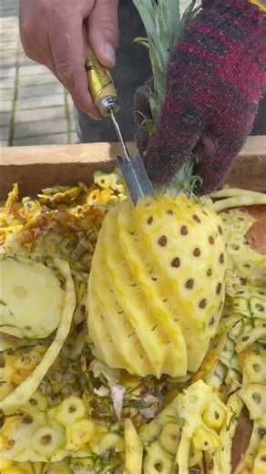 How to Peel a Pineapple the Easy Way (Step-by-Step) 🍍
