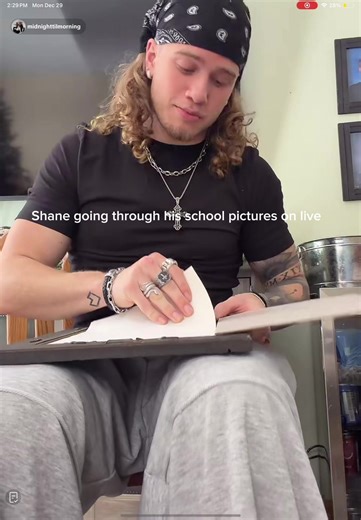 Reposting this cause I accidentally posted the unfinished version😭🙏 @Shane Appell the pics aren’t as bad as you think trust Footage is from @midnighttilmorning live (Shane takeover) 12/29/25 #midnighttilmorning #shaneappell #live #fyp