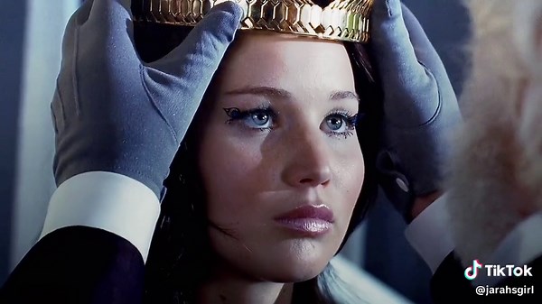 “ its not over till the mockingjay sings ”#jarahsgirl #hungergames #catchingfire #mockingjay #mockingjaypt2 #tbosbas #theballardofsongbirdsandsnakes #hungergamesedit #catchingfireedit #mockingjayedit #tbosbasedit #katnisseverdeen #peetamellark #finnikodair #lucygraybaird #fyp #viral #jeniferlawerence #coriolanussnow #everlark #rachelzegler